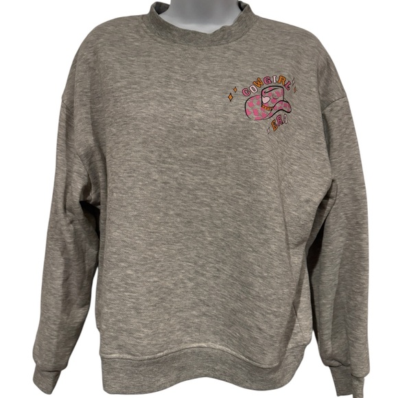 Tops - Cozy Gray Sweatshirt with Printed Detail